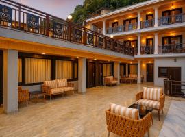 Excel Hotels & Resorts Mall Road Nainital，位于奈尼塔尔的酒店