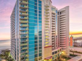 Wyndham Towers on the Grove 2BR Apartment with Resort Access，位于默特尔比奇的酒店