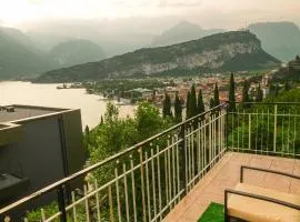 Panoramic Lake View Apartment