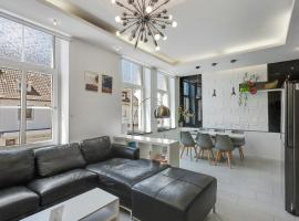 Moderne & Rustikale Wohnung I kostenlose Parkplätze I Zentral I Nähe Köln Messe Deutz I Top Anbindung，位于艾托弗的酒店