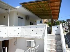 Leo Apartment