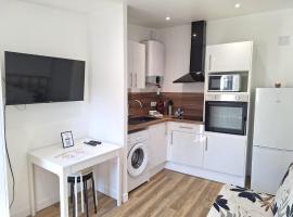 Maisonnette 4 pers - Terrasse - Olivet，位于奥利韦的酒店