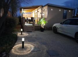 Mobil home 6 places 3Ch 2sdb très haut de gamme，位于塞特港的酒店