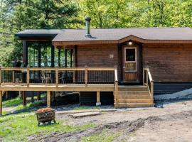 Lake Muskoka 3-bedroom Cottage - Pier 100 #20，位于卡灵港的酒店