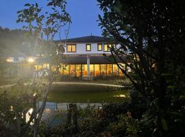 Le Cavalier Delémont，位于Soyhières的酒店