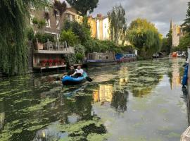 Canal Boat in London，位于伦敦的船屋