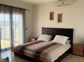 Marina luxury appartment with pool & garden view，位于萨伊迪耶的酒店