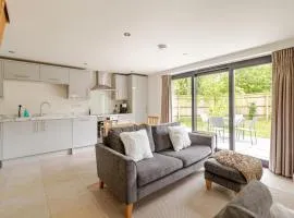 Idyllic village, gateway to the Cotswolds, nr pub