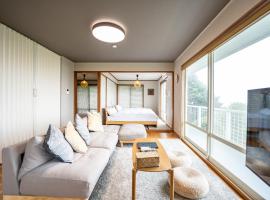 貸切温泉宿 Shiny inn Kirishimaシャイニーイン霧島，位于雾岛市的酒店