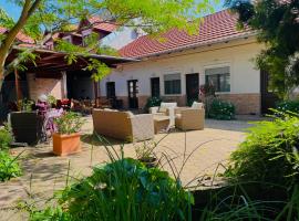 Guest House Romantika Panzio，位于久洛的宠物友好酒店