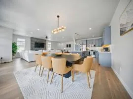 BRAND NEW Scenic Luxury Mountain Retreat