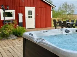 Solvik Lakehouse & Outdoor Spa