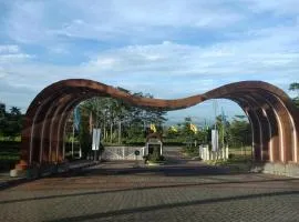 Penginapan, homestay Gor Ken Arok kota malang jawa timur bisa 5-10 orang cocok bagi yg mau ke Bromo dan sekitarnya
