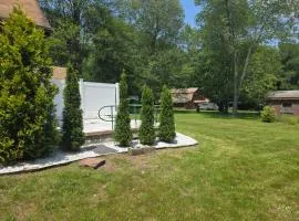 Charming 3 bedroom 2 bath home in Bloomfield with wishing well