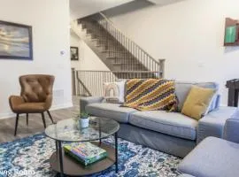 4 Bed 35 Bath-new-wifiwdpatio-privatespacy