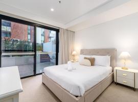 Luxury Griffith Retreat steps from Iconic Manuka - Hosted by Canstay，位于Griffith的酒店