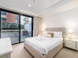 Luxury Griffith Retreat steps from Iconic Manuka - Hosted by Canstay