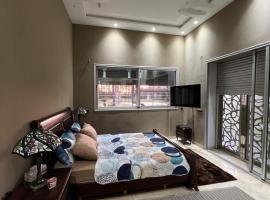 Farm with villa and pool，位于Settat的酒店