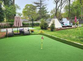 Paradise Citadel, Htd pool hottub Golf Basketball，位于Mastic的酒店