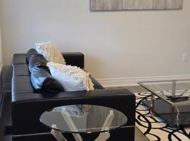 Modern 4 Bedroom Home -Oakville，位于奥克维尔的酒店