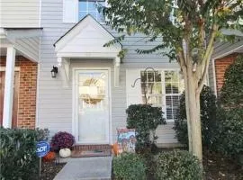 Executive & Luxury 2-bedroom Townhouse with Pool
