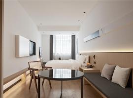 SFEEL设计师酒店Designer Hotel成都杜甫chao堂店，位于成都的酒店