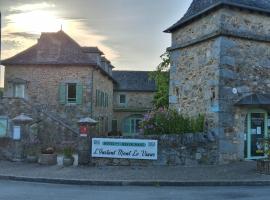 Logis hôtel l'instant Mont le Viaur，位于Saint-André-de-Najac的酒店