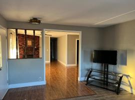 Quiet 2BDRM Home in Pahrump，位于帕伦普的酒店