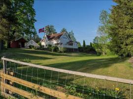 Cozy rooms with private bathroom close to Hønefoss，位于Knestang的酒店