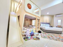 NEW! Petaling Jaya Corner Landed, Kids Playground Slides, SS17,15 Pax,Seventeen Mall, Eastin, Phileo, SS2, Jaya One,UM，位于八打灵再也的酒店