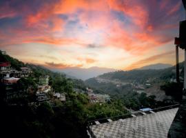 Shiva Grand Hotel and Resort Kasauli !! A luxury Resort with beautiful location ! Top Rated Property，位于卡绍利的酒店
