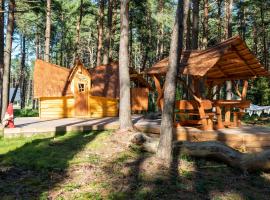 Hosby Päkapikumaja Vormsi saarel，位于Hosby的酒店