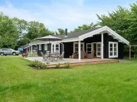 Summer Cottage With Jacuzzi And Sauna