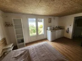 Chambre avec cuisine et sdb privative, au calme