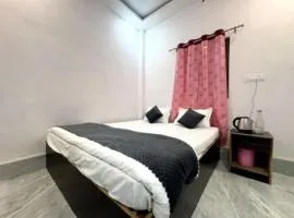 Hotel HKG Homestay Varanasi Near Kashi Vishwanath Temple & Ganga Ghat #Fully Air Conditioning #Free Wi-Fi #Restaurant #Parking #Best Hotel In Varanasi