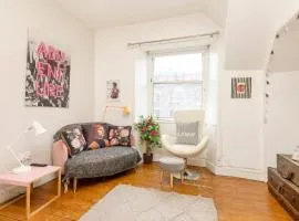JOIVY Stunning Apartment in Royal Mile