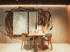 Time To Stay Hotel Art & Boutique，位于于韦斯屈莱的酒店