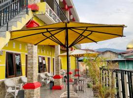 WISMA SUNRISE GUEST HOUSE 10 minutes by walking to the big fruit market in Berastagi，位于不拉士打宜的酒店