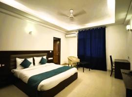 Tavisha Villa Film City Road Dadri Road，位于诺伊达的酒店