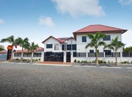 MQE SkyLodge Hotel，位于Prampram的酒店