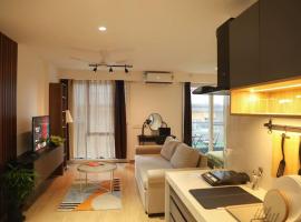 Airport Runway View from terrace|Coffee Maker|Luxe
