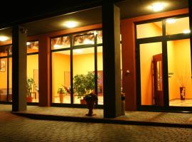 Hotel Skarpa，位于罗兹的酒店