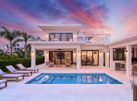 Sunny Bay Estate Villa 4 Bedroom Waterfront，位于普罗维登西亚莱斯岛的酒店