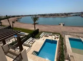 Super Luxury Ancient Sands 3xBedroom with Ensuite Bathrooms and Nanny Room with Ensuite