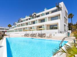 Calm Beach Apartments，位于科斯塔卡玛的带泳池的酒店