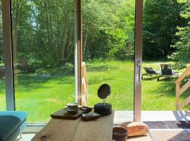 Masurian District home office praca zdalna remote work internet SATELITARNY STARLINK speed 155MBs download, trzy oddzielne stoły do pracy w trzech pomieszczeniach，位于Urowo的山林小屋