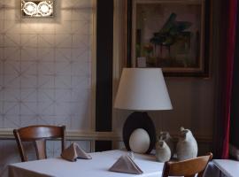 Logis Hotel & Restaurant - Hostellerie du Prieuré，位于Saint-Quirin的酒店