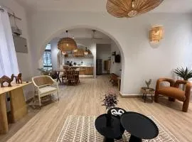 Luxury Satvik Stay Room near Ganges with Positive Vibes