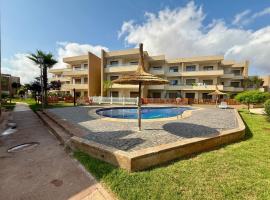 Appartement de LUXE à la MARINA de SAÏDIA Résidence TAMARIS, Vue PISCINE, Parking VIP，位于萨伊迪耶的酒店
