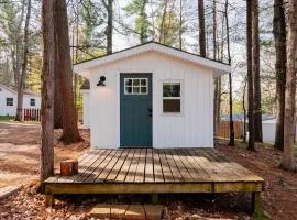 Cozy Cottage on Arbutus Lake